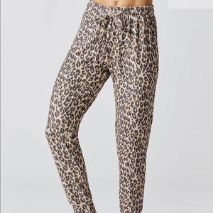 Carbon38 leopard sweats 🤩